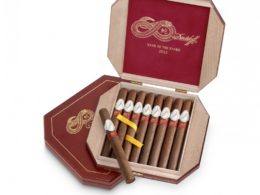 Davidoff-Year-of-the-Snake-open-box-Nov-2012-2000x1848