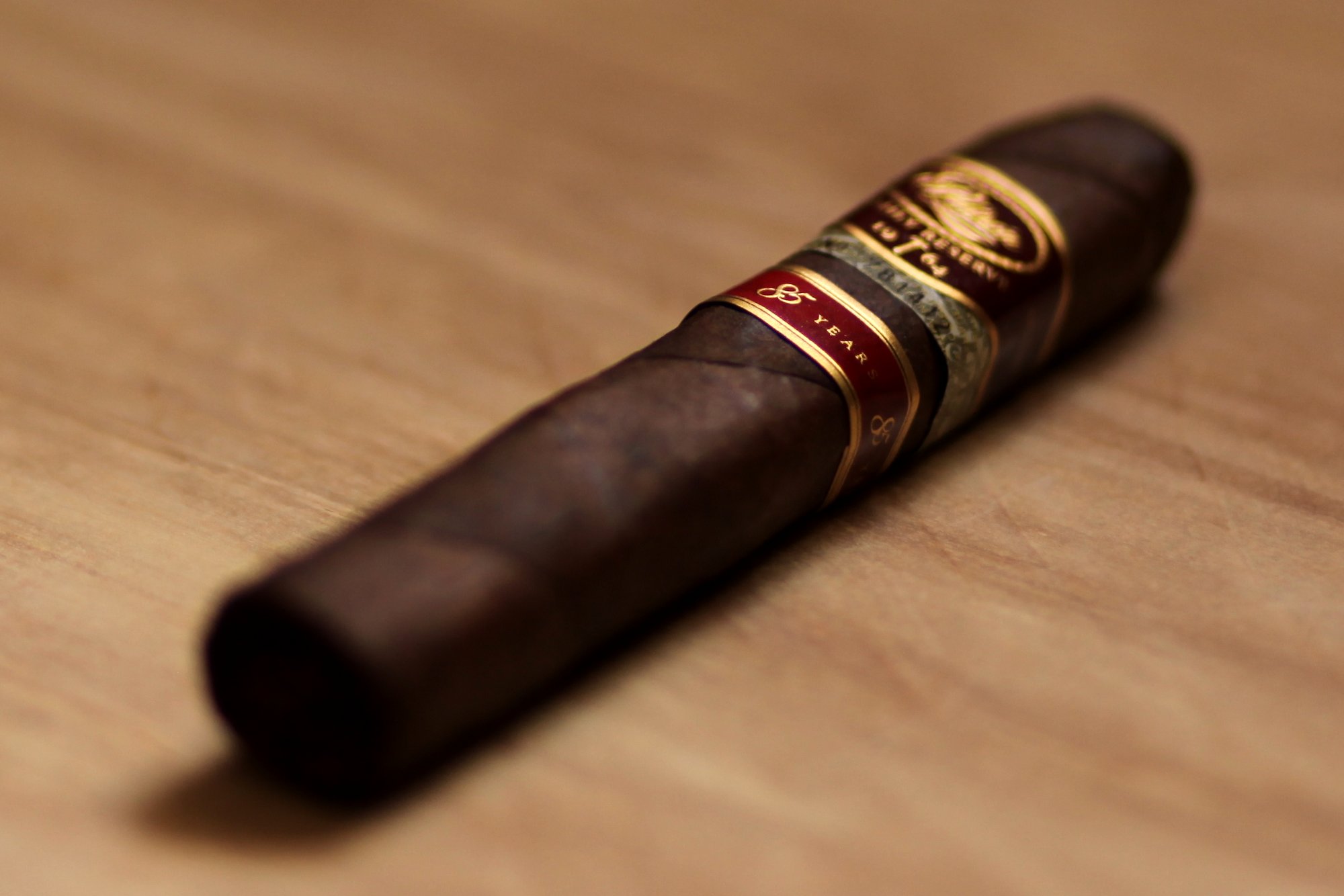 Padron Family Reserve 85 Year Maduro Review closeup