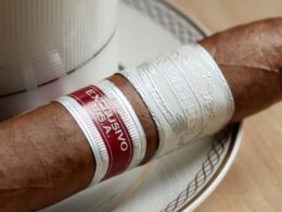 Regius Exclusivo U.S.A. Pressed Perfecto Review Closeup