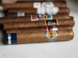 La Aurora Preferidos Sapphire Connecticut Robusto Review 3