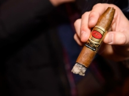 La Hoja Cigars Fine Tobacco NYC