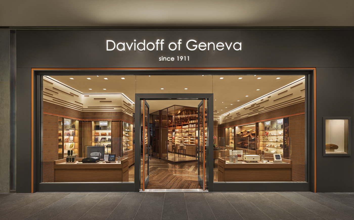 The one store. Davidoff of Geneva 1911. Бутик Davidoff. Экстерьер витрины магазина. Витрина ювелирного магазина.