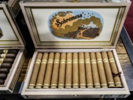 Sobremesa DUNBARTON TOBACCO & TRUST UPDATING SOBREMESA PACKAGING