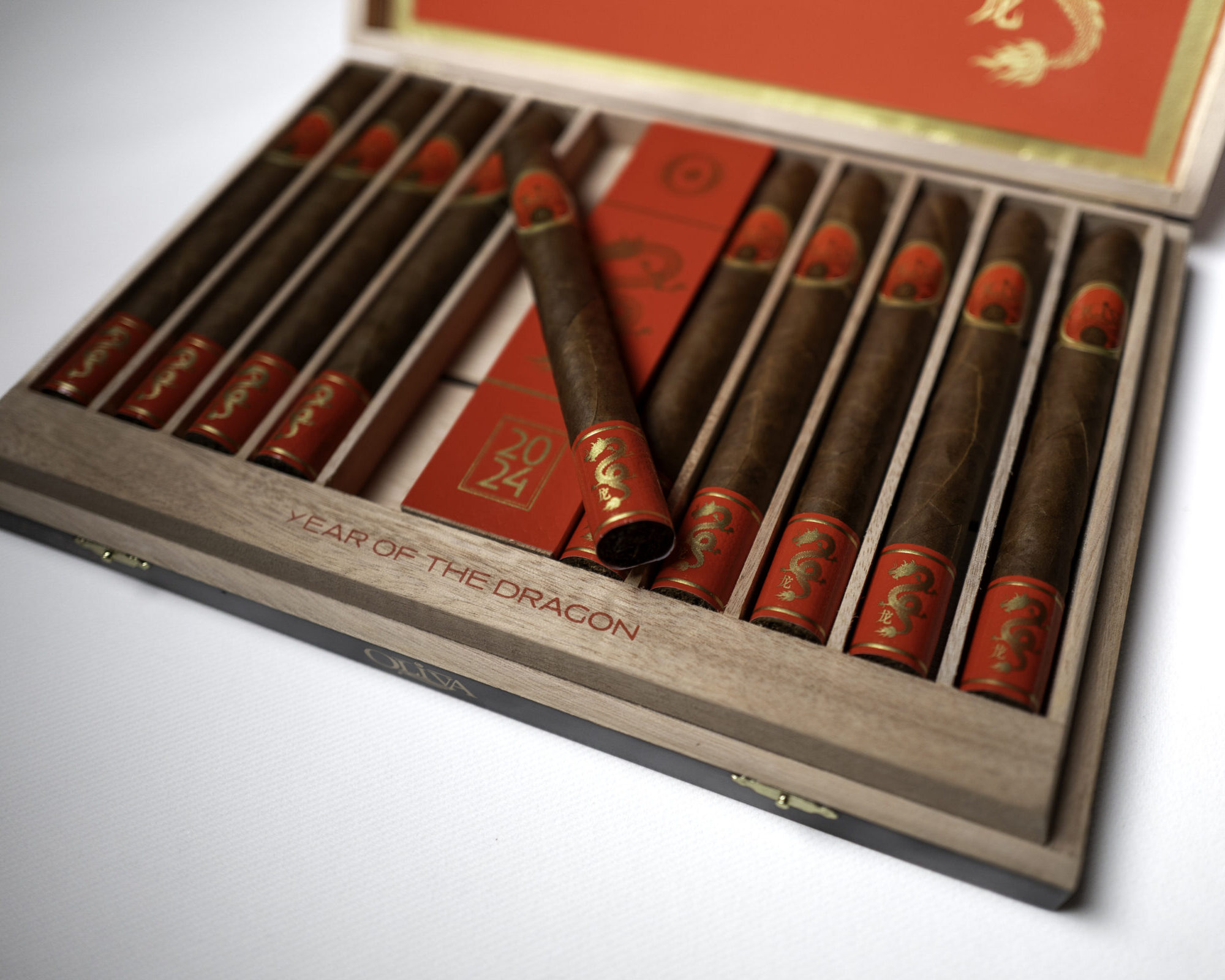Oliva Launches Year of the Dragon Churchill Cigar Exclusive to China Duty Free